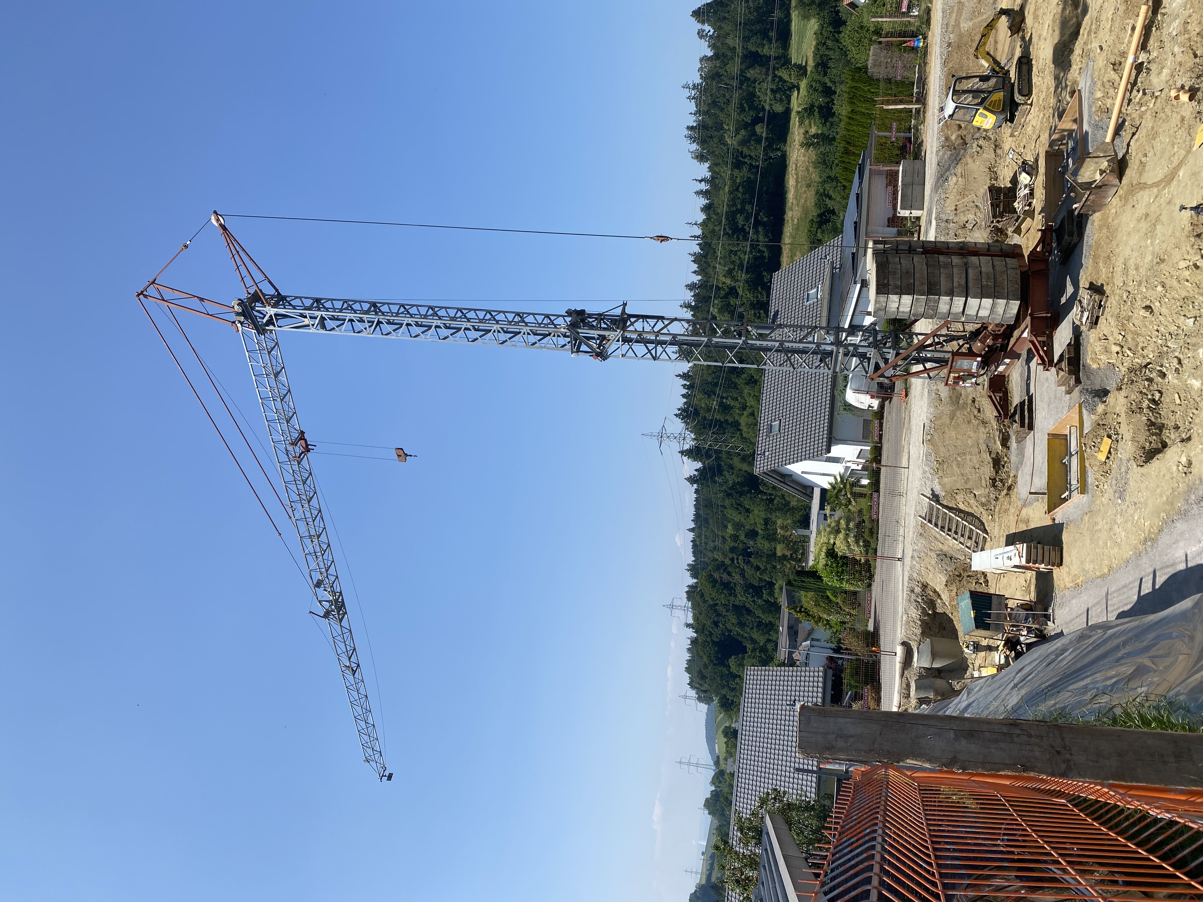 Baukran Ehrendingen Höfen 19. Wo steht ein Baukran in Ehrendingen. Höfen 19.